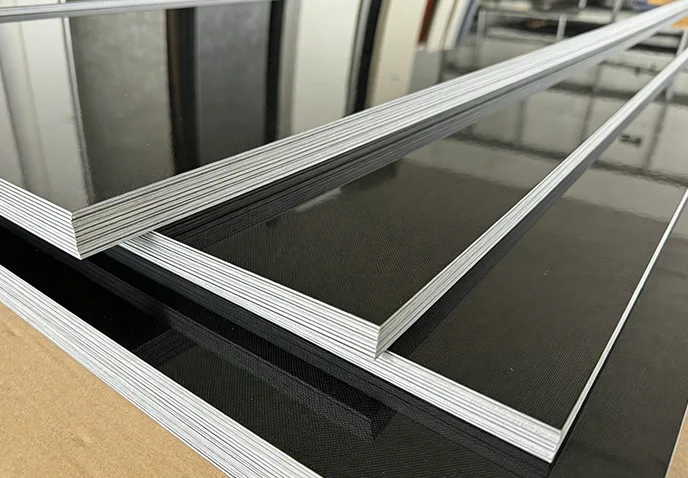 PET Mirror Carbon Crystal seinapaneeli omadused.